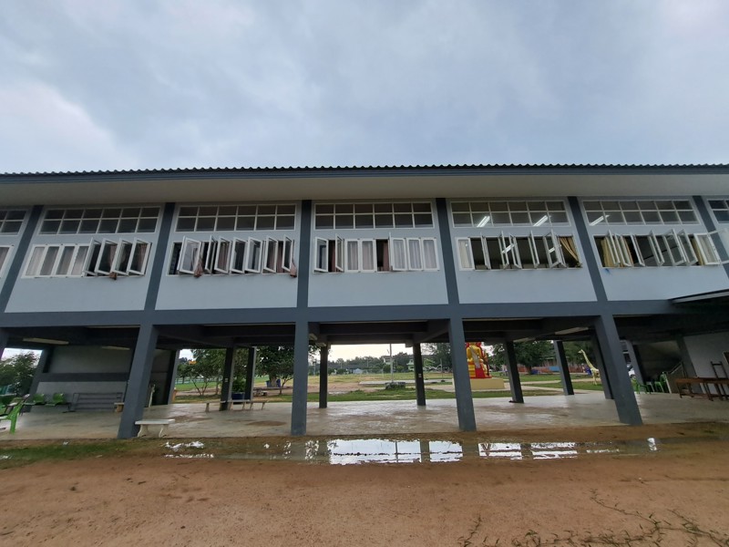 อาคารเรียน สปช. 105/29 ปรับปรุง 2 ชั้น 4 ห้องเรียน (ชั้นล่างโล่ง)
