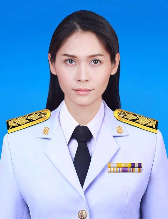 นางสาวนฤมล จานนอก